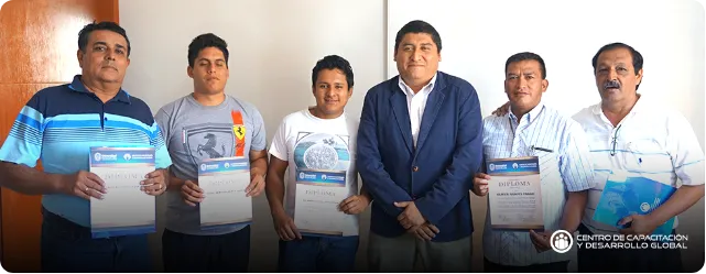 personas reunidas en clases