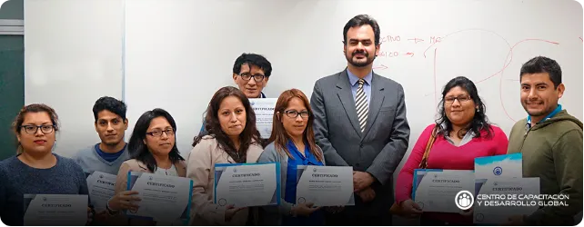 personas reunidas en clases