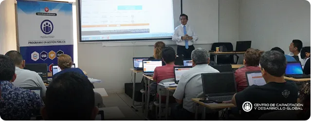 personas reunidas en clases