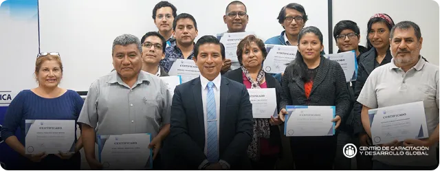 personas reunidas en clases